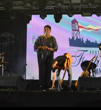 Ángela Julia en la ultima noche de la Fiesta de la Federación