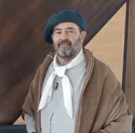 Jota Güiraldes conductor tercera jornada de la Fiesta de la Federación