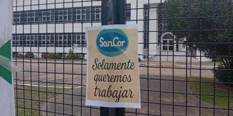 Despedidos en SANCOR rompieron el silencio en Don Torcuato: «La empresa nos sacó como si fuéramos bolsas de residuos a la calle»