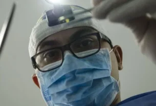 Ir al odontólogo dejó de ser una tortura gracias a un brillante invento argentino: qué es y de qué trata el producto que podría eliminar las caries sin dolor
