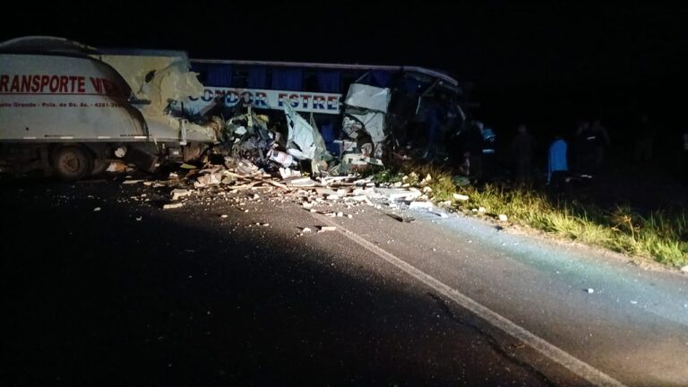 Trágico Choque Frontal en San Miguel del Monte entre un camión y un colectivo en la ruta 3: hay cuatro muertos